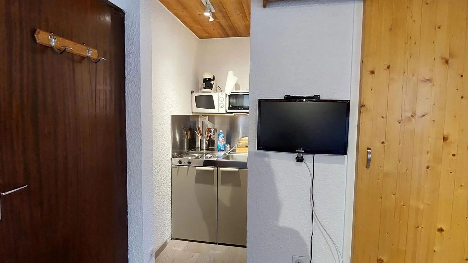 Studette Renovee Pour 2 Au Pied Des Pistes, Centre Les Deux Alpes - Fr-1-516-134 Apartment 0*,